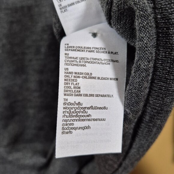 Uniqlo Womens Sweater Size S Wool Tight Knit Cardigan Long Sleeve Gray V Neck - Picture 6 of 7